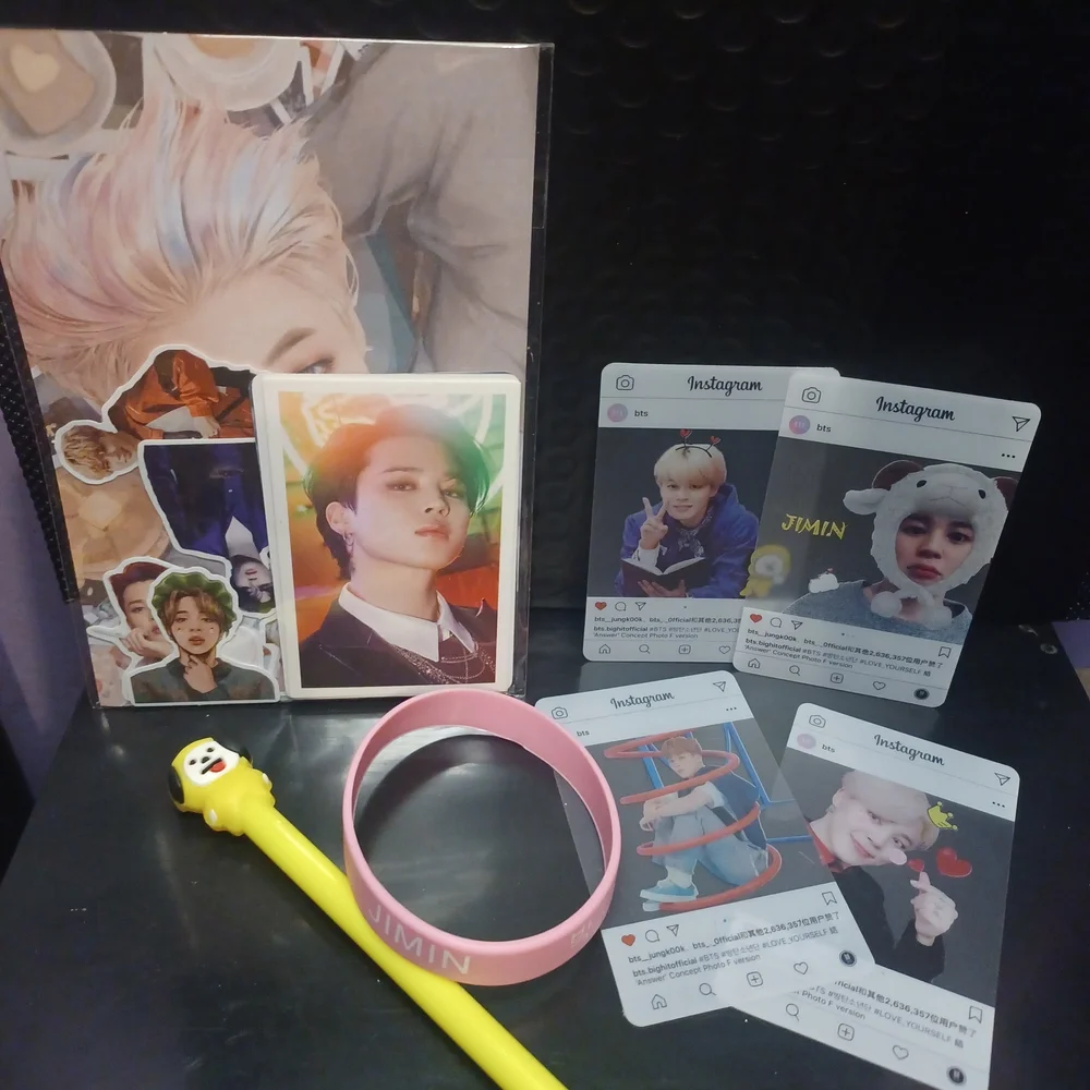 K-Pop Idol Photo Card and Accessories Set - Picture 1 of 3